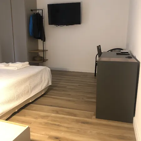 A Due Passi Dalla Scalinata Rooms-3